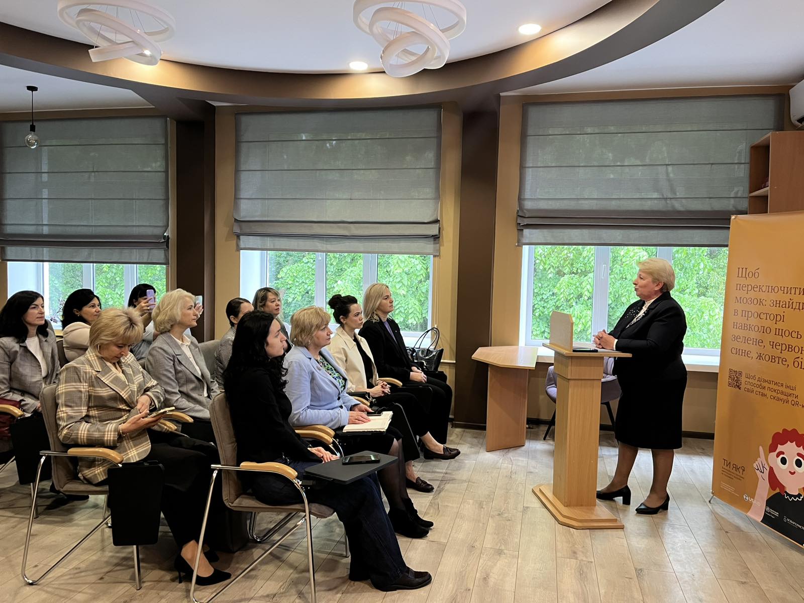  Леся Косовська модератор зустрічі та регіональний координатор програми.jpg